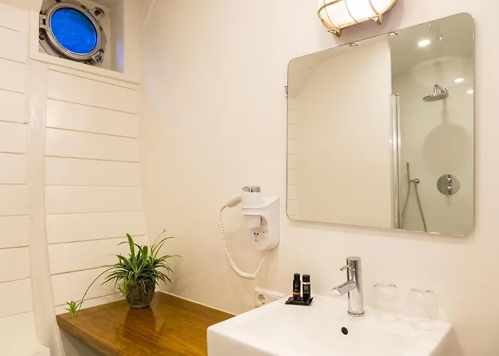 Botel M/s Svalbard *