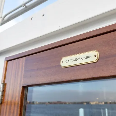 M/s Svalbard 船屋 *