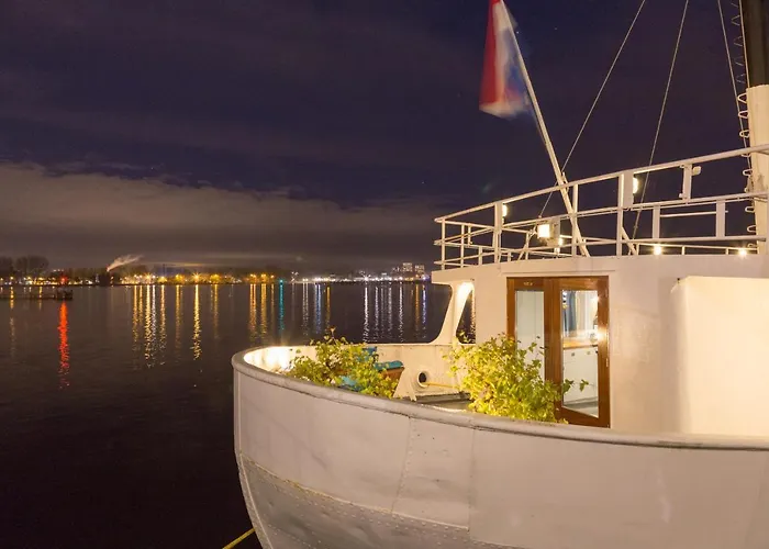 M/s Svalbard * Amsterdam