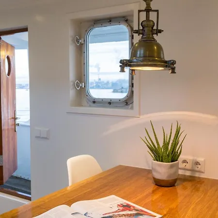 M/s Svalbard Úszó hotel *