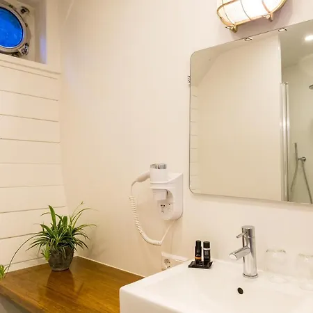 Ботель M/s Svalbard *